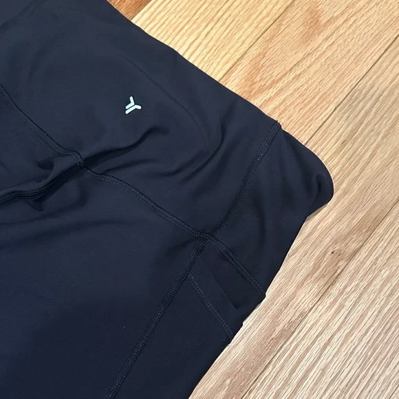 Women's old navy active Black High-Waist Leggings
*3 pairs* - Picture 4 of 5